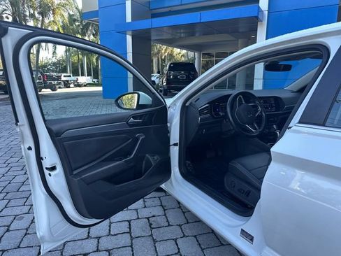 Used 2024 Volkswagen Jetta SE FWD image 22