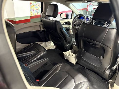 Used 2023 Chrysler Pacifica Touring-L FWD image 66