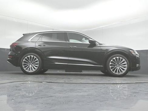 Used 2019 Audi e-tron Prestige w/ Prestige Package image 45