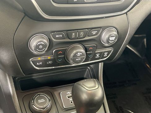 Used 2022 Jeep Cherokee Latitude Lux AWD/4WD image 15