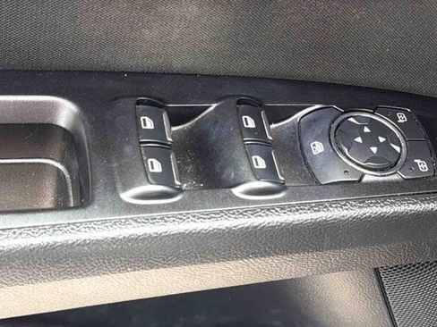 Used 2017 Ford Fusion SE FWD image 17