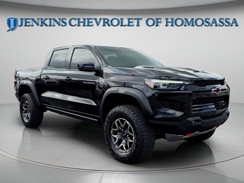 Used 2025 Chevrolet Colorado ZR2 w/ Technology Package AWD/4WD image 1