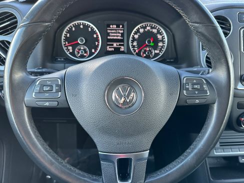 Used 2017 Volkswagen Tiguan S image 25