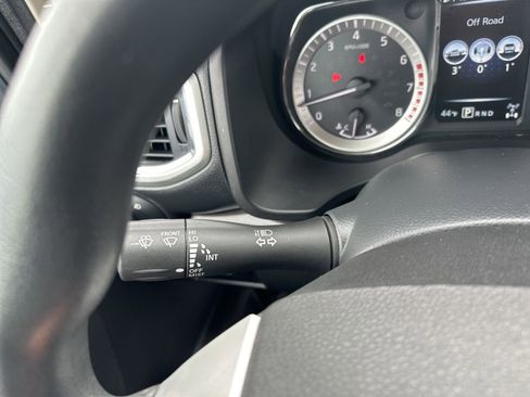 Used 2017 Nissan Titan SV AWD/4WD image 44