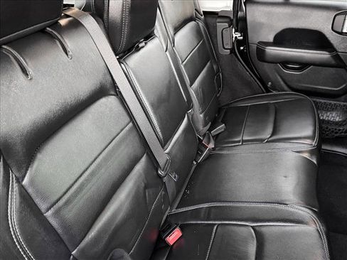 Used 2018 Jeep Wrangler Unlimited Sahara image 18