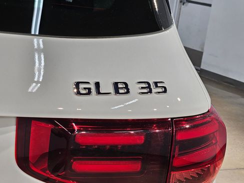 Used 2025 Mercedes-Benz GLB 35 AMG 4MATIC image 40