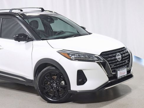 Used 2023 Nissan Kicks SR w/ SR Premium Package FWD image 2