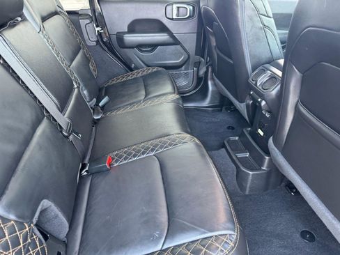 Used 2023 Jeep Wrangler Unlimited Sahara image 15