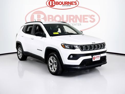 Used 2025 Jeep Compass Latitude image 1