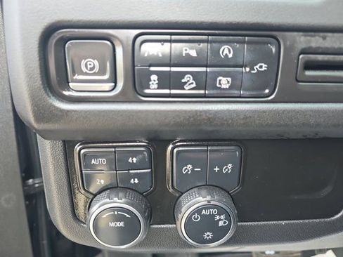 Used 2022 Chevrolet Tahoe Z71 w/ Luxury Package image 29