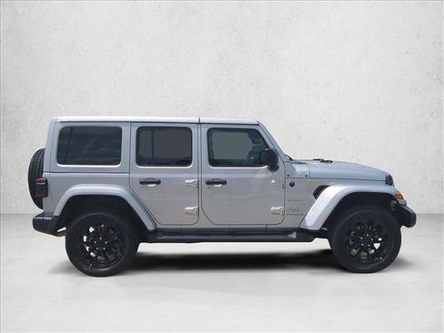 Used 2023 Jeep Wrangler Unlimited Sahara w/ Cold Weather Group AWD/4WD image 4
