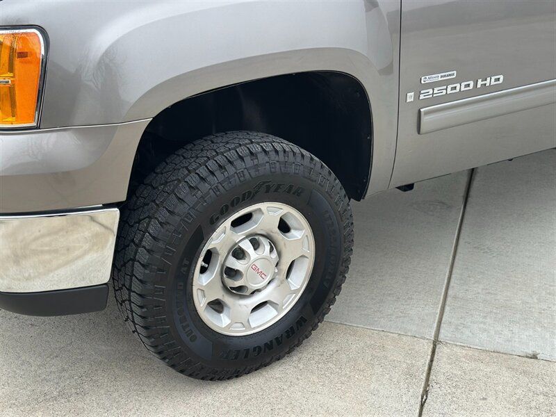 Used 2007 GMC Sierra 2500 SLE w/ Z71 Off-Road Package AWD/4WD image 40