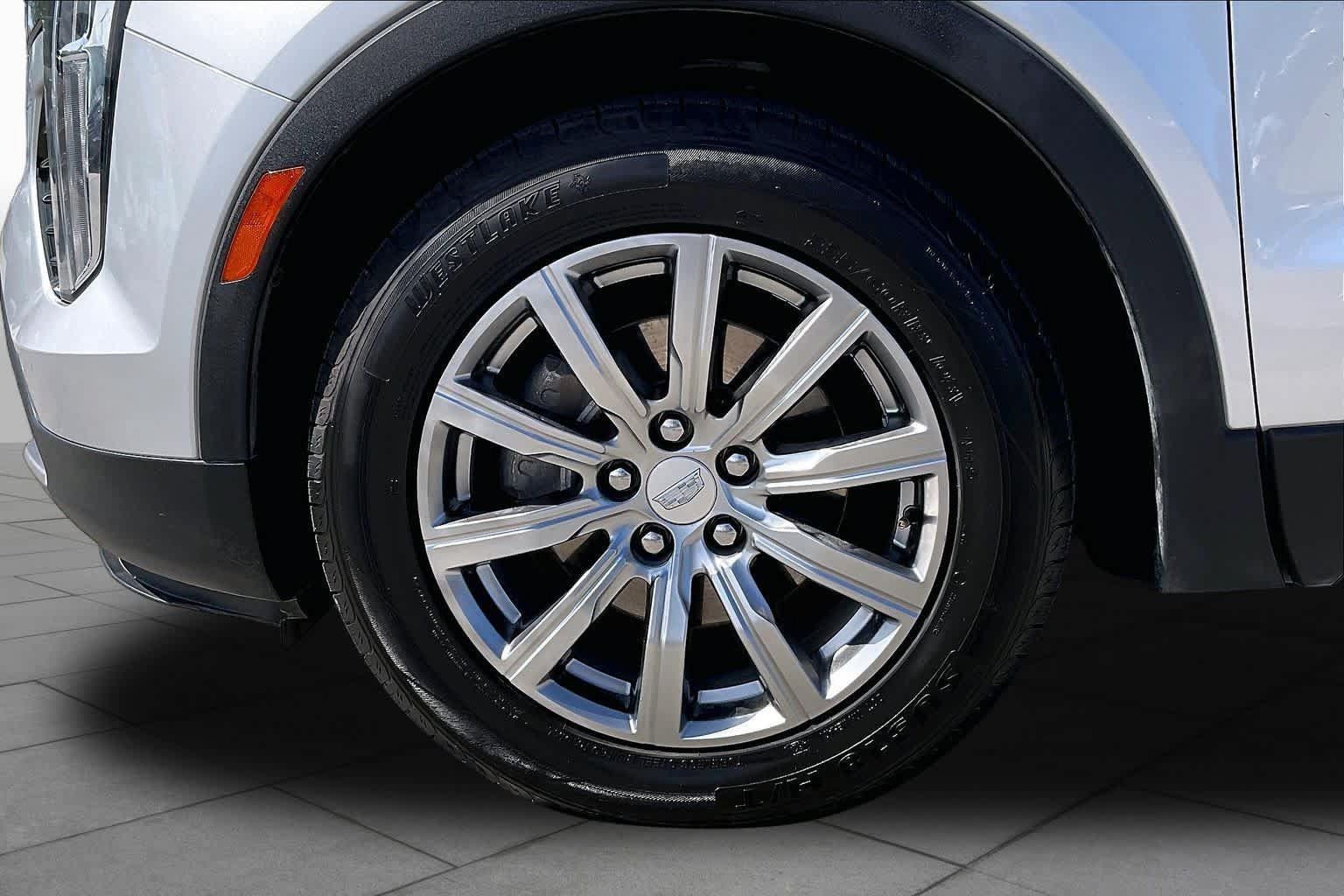 Used 2022 Cadillac XT4 Premium Luxury w/ Safety Alert Package AWD/4WD image 11