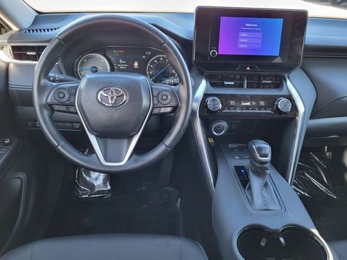 Used 2023 Toyota Venza LE image 17