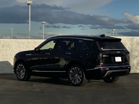 Used 2026 Cadillac Vistiq Luxury image 15