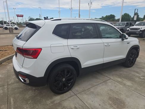 Used 2022 Volkswagen Taos SE FWD image 5