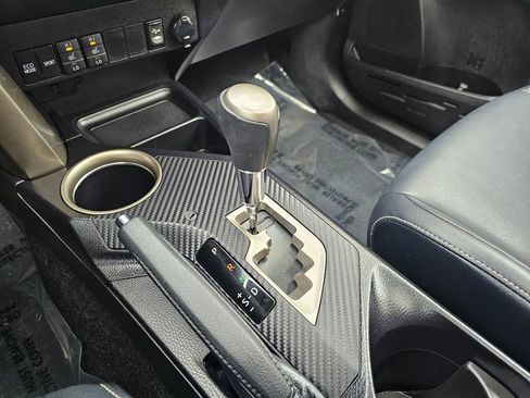 Used 2015 Toyota RAV4 Limited w/ Technology Package image 33