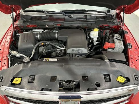 Used 2019 RAM 1500 Classic SLT w/ Luxury Group image 21