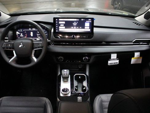 New 2025 Mitsubishi Outlander SE image 20