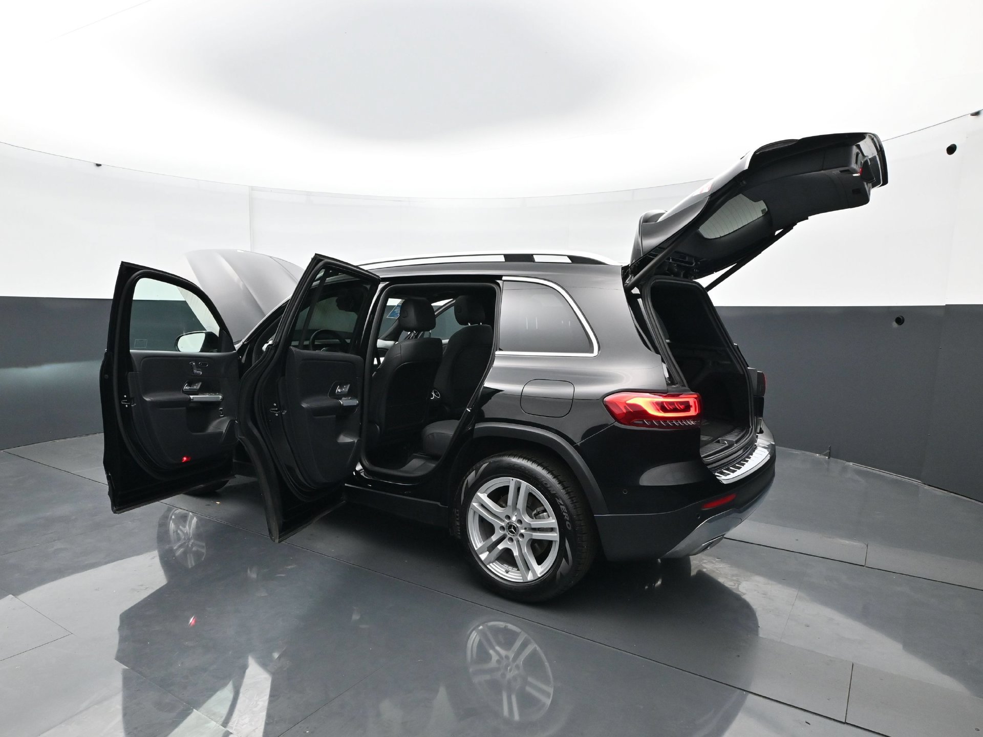 Used 2023 Mercedes-Benz GLB 250 4MATIC image 33