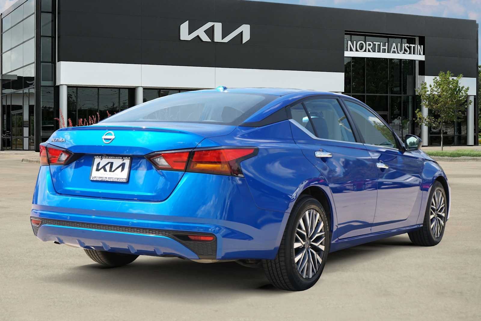 Used 2025 Nissan Altima 2.5 SV FWD image 5