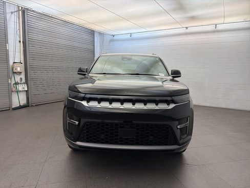 New 2026 Jeep Grand Wagoneer image 9