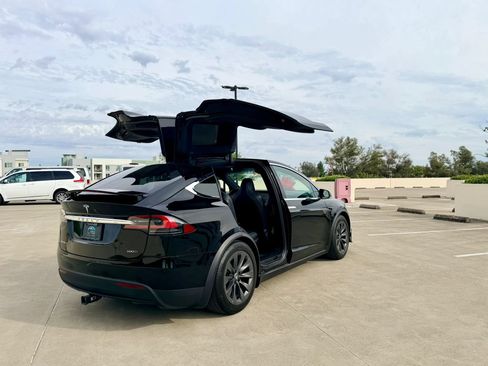 Used 2018 Tesla Model X 75D AWD/4WD image 8