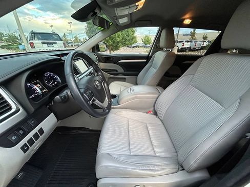 Used 2018 Toyota Highlander Plus AWD/4WD image 14