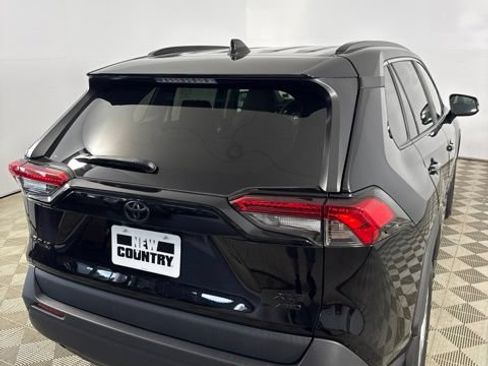 Used 2019 Toyota RAV4 XLE AWD/4WD image 7