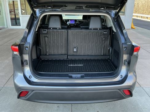 Used 2023 Toyota Highlander XLE image 24