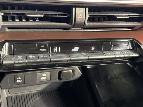 Used 2023 Toyota Prius Prime SE image 25