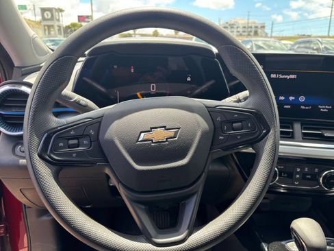 Used 2025 Chevrolet Trax LT FWD image 27