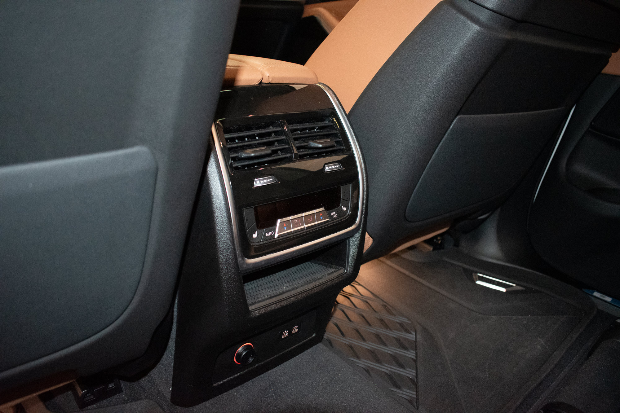 Used 2025 BMW X7 xDrive40i w/ Climate Comfort Package AWD/4WD image 25