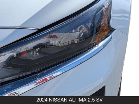 Used 2024 Nissan Altima 2.5 SV image 10