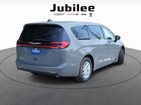 New 2025 Chrysler Pacifica Select FWD image 5