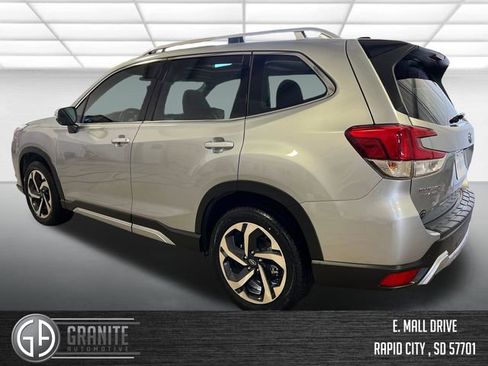 Used 2024 Subaru Forester Touring w/ Convenience Package AWD/4WD image 3