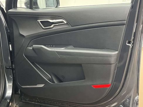 Used 2024 Kia Sportage LX image 27