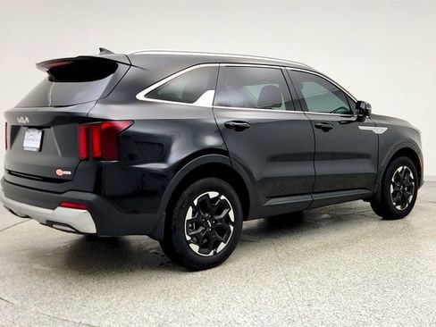 Used 2025 Kia Sorento S w/ Panoramic Sunroof Package image 5
