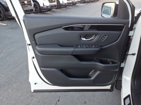 New 2025 Honda Pilot EX-L image 11