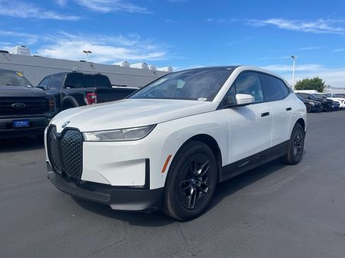 Used 2025 BMW iX xDrive50 AWD/4WD image 5