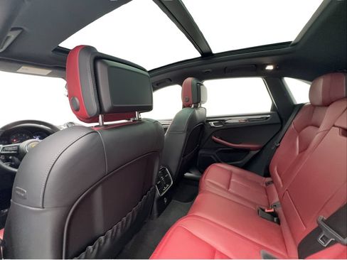 Used 2023 Porsche Macan AWD/4WD image 21