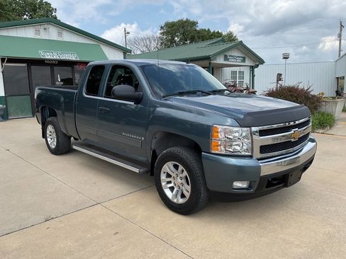 Used 2007 Chevrolet Silverado 1500 LT w/ Texas Edition RWD image 3