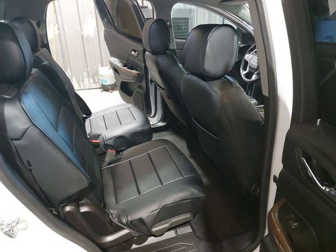 Used 2023 GMC Acadia SLE w/ Driver Convenience Package FWD image 11