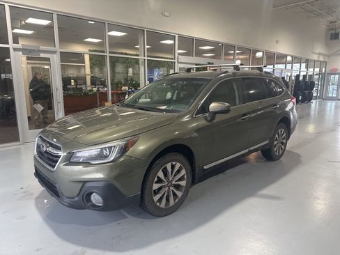Used 2018 Subaru Outback 2.5i Touring image 1