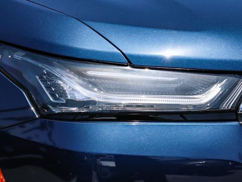 Used 2023 Chevrolet Traverse LT FWD image 4