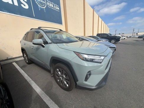 Used 2022 Toyota RAV4 XLE Premium FWD image 5
