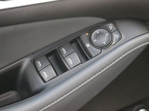 Used 2023 Buick Enclave Essence image 14