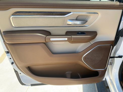 Used 2019 RAM 1500 Laramie AWD/4WD image 29
