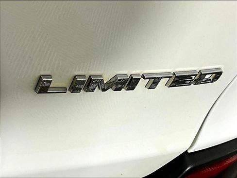 Used 2019 Jeep Cherokee Limited AWD/4WD image 24