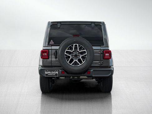 New 2026 Jeep Wrangler Unlimited Sahara AWD/4WD image 5